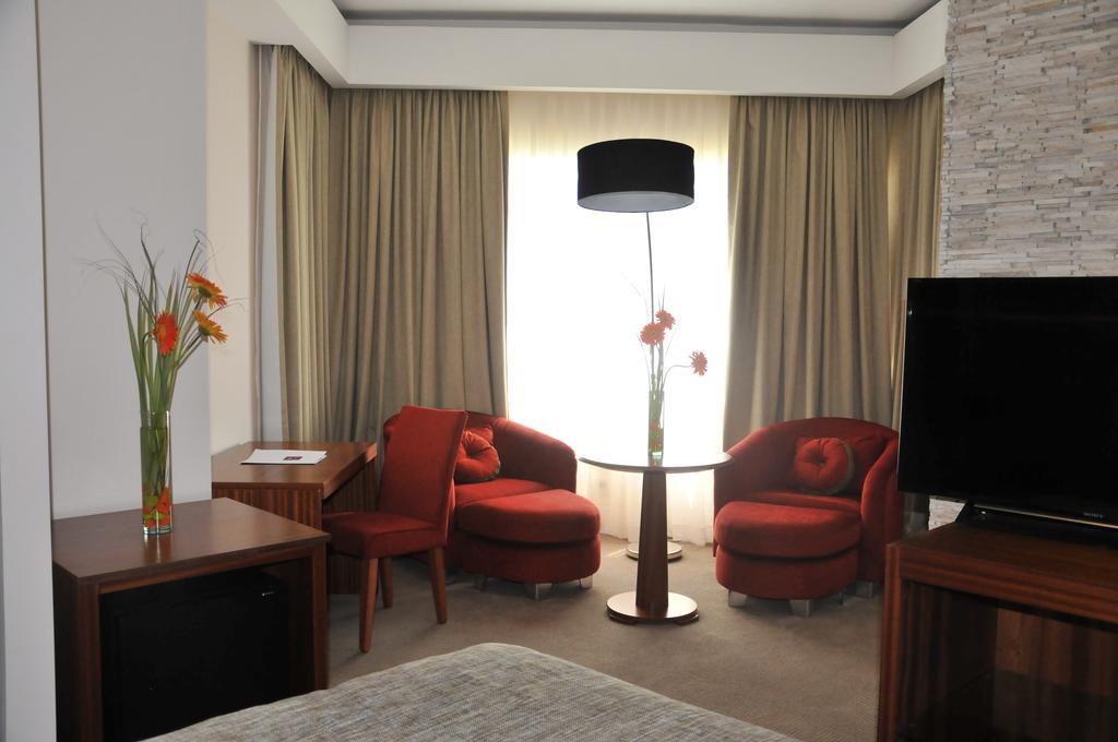 Antu Malal Hotel Plaza Huincul Exterior foto